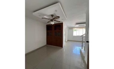 VENDO CASA  BARRIO LAS FLORES