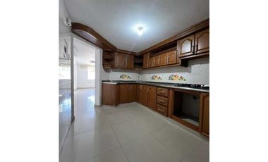 VENDO CASA  BARRIO LAS FLORES