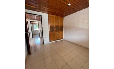 VENDO CASA  BARRIO LAS FLORES