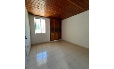 VENDO CASA  BARRIO LAS FLORES