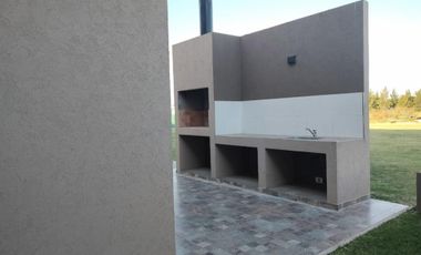 SE VENDE  DPTO  TOTALMENTE AMUEBLADO  CON  BALCON .   PARQUE TERMAL DOLORES