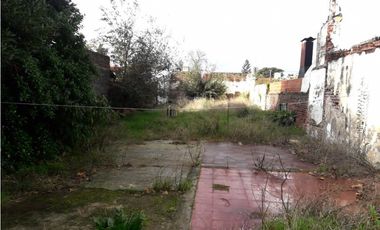 Terreno con casa  demoler, muy buena zona ESCUCHA PROPUESTAS