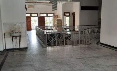 Rumah Area Komersial, cocok untuk hunian dan Usaha di Jl Bali hdp Selatan