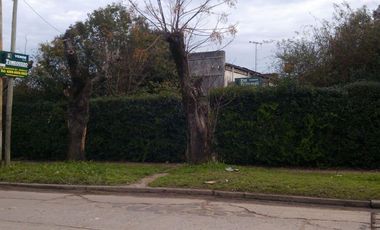 CASA CON EXCELENTE LOTE