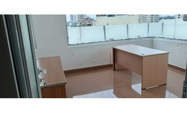 SE ALQUILA OFICINA AMOBLADA DE 104 Mts EN EL CARMEN