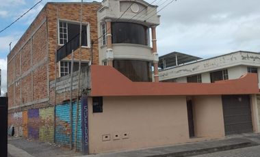 Edificio central en venta en Ibarra en la calle Maldonado y Juan Francisco Bonilla