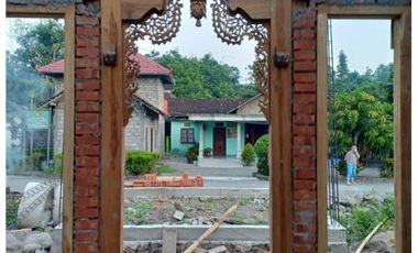 Rumah Joglo Dengan Paviliun Terpisah Di 3 KM Dari SGM Prambanan