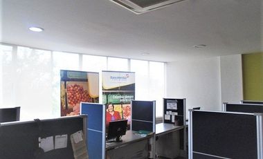 PR12556 SE VENDE OFICINA EN SECTOR DE MANILA, EL POBLADO