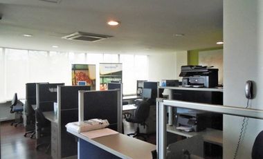 PR12556 SE VENDE OFICINA EN SECTOR DE MANILA, EL POBLADO