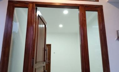 Rumah Klasik 2 Lantai Dalam Kota 5 Menit dari XT Square