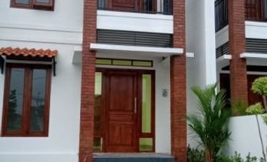 Rumah Klasik 2 Lantai Dalam Kota 5 Menit dari XT Square
