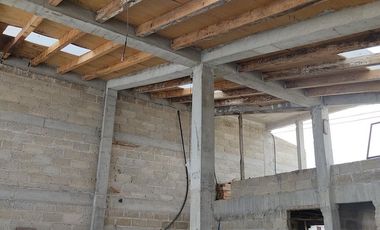 Venta con  Taller, Casa, Locales cerca Metepec