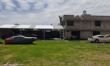 Venta con  Taller, Casa, Locales cerca Metepec