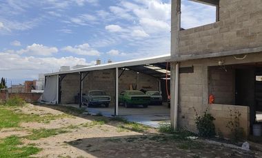 Venta con  Taller, Casa, Locales cerca Metepec