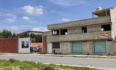 Venta con  Taller, Casa, Locales cerca Metepec