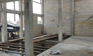 Venta con  Taller, Casa, Locales cerca Metepec