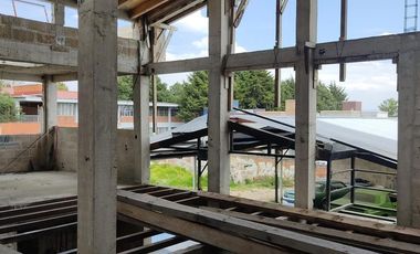 Venta con  Taller, Casa, Locales cerca Metepec