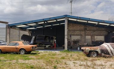 Venta con  Taller, Casa, Locales cerca Metepec