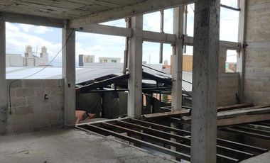 Venta con  Taller, Casa, Locales cerca Metepec