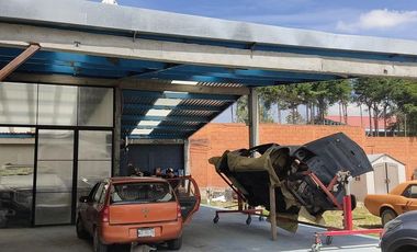 Venta con  Taller, Casa, Locales cerca Metepec