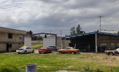 Venta con  Taller, Casa, Locales cerca Metepec