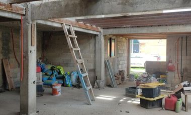 Venta con  Taller, Casa, Locales cerca Metepec