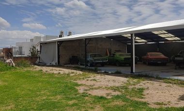 Venta con  Taller, Casa, Locales cerca Metepec