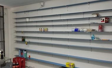 Venta con  Taller, Casa, Locales cerca Metepec