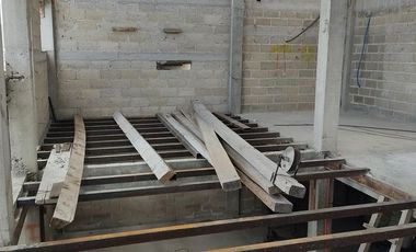 Venta con  Taller, Casa, Locales cerca Metepec