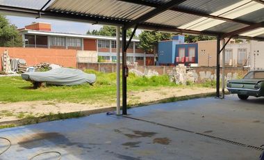 Venta con  Taller, Casa, Locales cerca Metepec