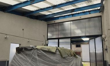 Venta con  Taller, Casa, Locales cerca Metepec