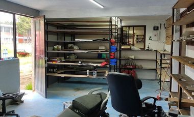 Venta con  Taller, Casa, Locales cerca Metepec