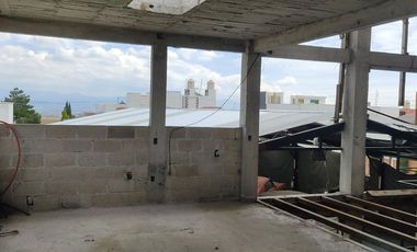 Venta con  Taller, Casa, Locales cerca Metepec