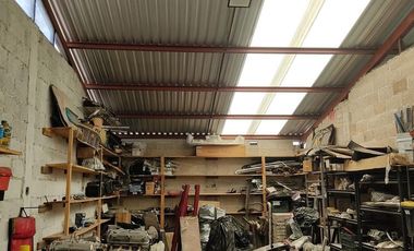 Venta con  Taller, Casa, Locales cerca Metepec