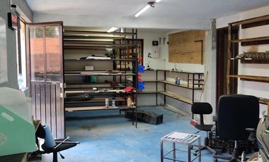 Venta con  Taller, Casa, Locales cerca Metepec