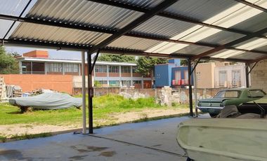 Venta con  Taller, Casa, Locales cerca Metepec