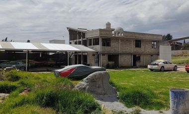 Venta con  Taller, Casa, Locales cerca Metepec