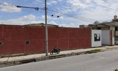 Venta con  Taller, Casa, Locales cerca Metepec
