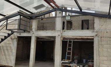 Venta con  Taller, Casa, Locales cerca Metepec