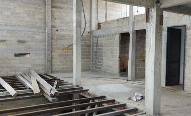 Venta con  Taller, Casa, Locales cerca Metepec