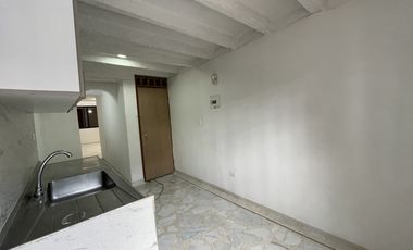 casa en arriendo en urbanización la merced. Cod A3880