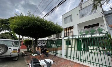 casa en arriendo en urbanización la merced. Cod A3880