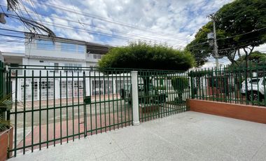 casa en arriendo en urbanización la merced. Cod A3880