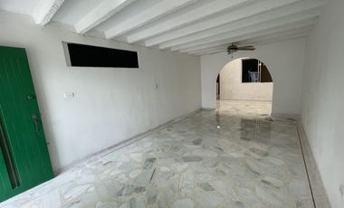 casa en arriendo en urbanización la merced. Cod A3880