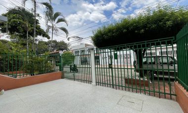 casa en arriendo en urbanización la merced. Cod A3880