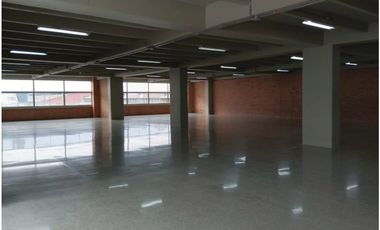 Arriendo local en el Centro Empresarial Olaya Herrera, Medellín