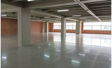 Arriendo local en el Centro Empresarial Olaya Herrera, Medellín
