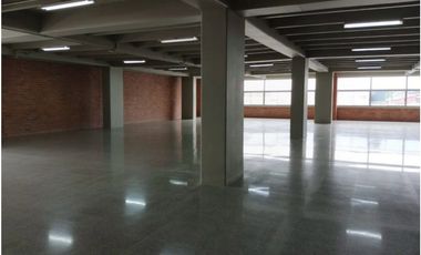 Arriendo local en el Centro Empresarial Olaya Herrera, Medellín