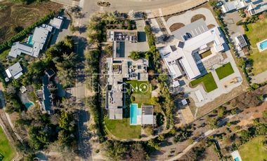 Casa en venta de 7 dorm. en Colina