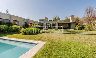 Casa en venta de 7 dorm. en Colina